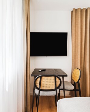 Single Room | Individually decorated, individually furnished, desk, laptop workspace