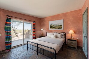 4 bedrooms, desk, free WiFi, bed sheets