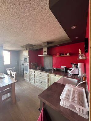 Microondas, horno, parrilla de estufa y lavavajillas 