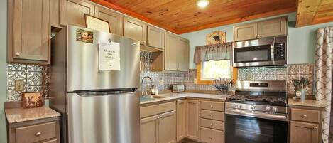 ثلاجة، ميكروويف، فرن، موقد طهي مسطح