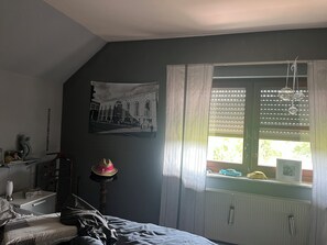2 bedrooms, iron/ironing board, Internet, bed sheets