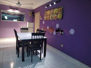 Apartment, 3 Bedrooms, Garden View | Dining room