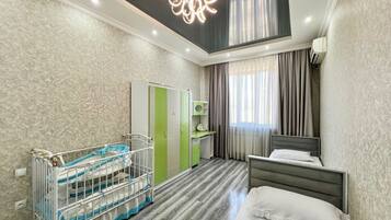 Blackout drapes, free WiFi