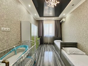 Blackout curtains, free WiFi