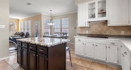 Swimming Pool! 4 Bedroom / 2 Living Room / Garage / Washer & Dryer / Family Fun!