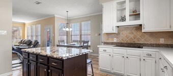 Swimming Pool! 4 Bedroom / 2 Living Room / Garage / Washer & Dryer / Family Fun!