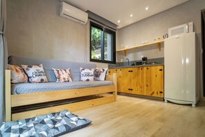 Standard-Apartment, Balkon, Gartenblick | Wohnbereich