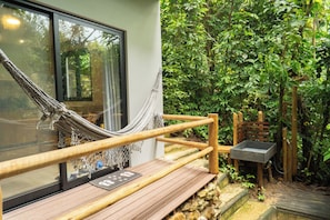 Apartamento standard, sacada, vista para o jardim | Terraço/pátio