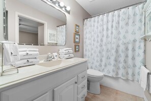 Condo, 1 grand lit et 1 canapé-lit (Grand Caribbean West 311) | Salle de bain