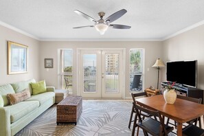 Apartment, 1 Queen-Bett und Schlafsofa (Grand Caribbean West 311) | Wohnbereich