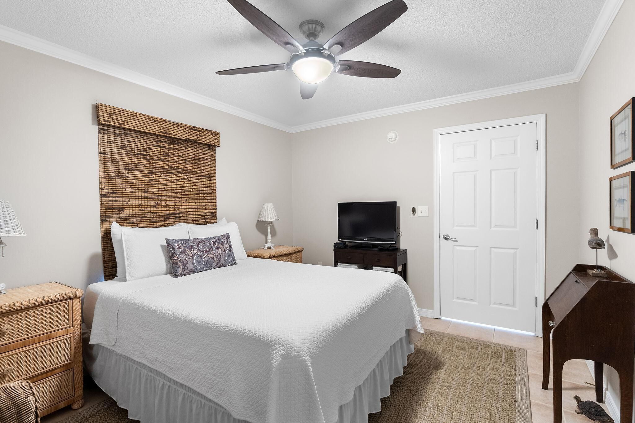 Appartamento, 1 letto queen con divano letto (Grand Caribbean West 311) | 1 camera, ferro/asse da stiro