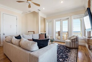 Smart TV - Stunning Gulf Views - Hot tub- private Heated pool (Panama City Beach)