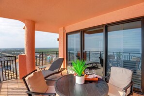 Apartment, Mehrere Betten (Seachase 1405W) | Speisen im Freien