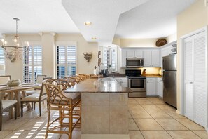 Condo, Multiple Beds (Seachase 1405W) | Private kitchen
