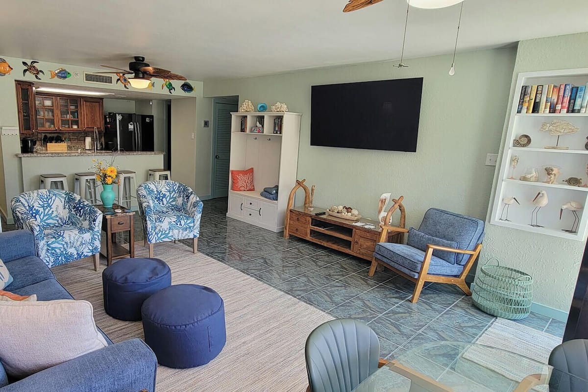 Condo, Berbilang Katil, Patio, Garden View (Saida Royale 9018) | Ruang tamu | 42 inci televisyen skrin rata dengan digital
