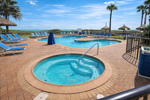 Beachfront Hotspot - New Furnishings - Pool - 1st Floor