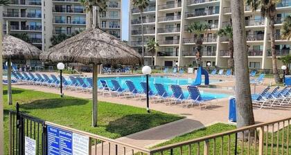 Beachfront Hotspot - New Furnishings - Pool - 1st Floor