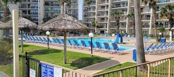 บีชฟรอนต์ ฮอตสปอต - เฟอร์นิเจอร์ใหม่ - พูล - ชั้น 1