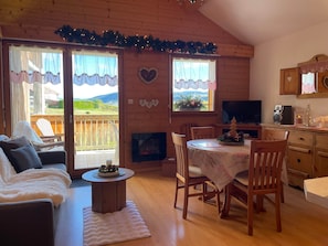 TV, fireplace, DVD player, table tennis