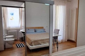 3 bedrooms, desk, iron/ironing board, free WiFi - Semi-detached house-Francavilla al mare (Francavilla al Mare)