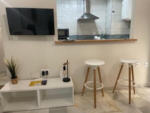Fridge, microwave, stovetop, coffee/tea maker - Miguel Bueno Apartment City Center by Stay Belonio (Málaga)