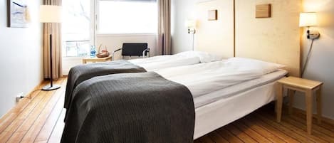 Twin Room, 2 Twin Beds | Desk, free WiFi, bed sheets