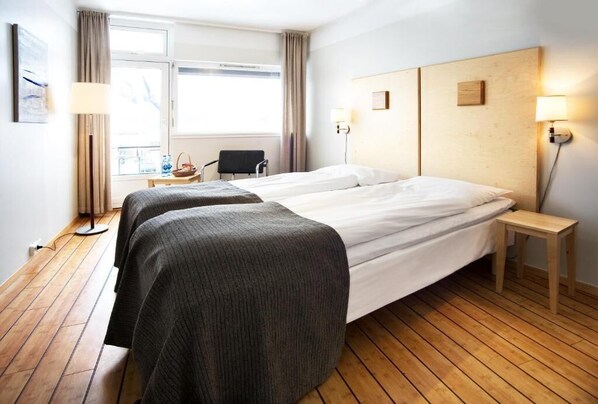 Twin Room, 2 Single Beds | Desk, free WiFi, bed sheets