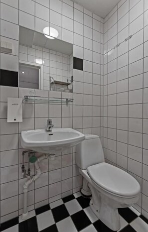 Shower, towels, soap, shampoo
