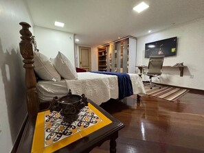 1 bedroom, iron/ironing board, WiFi, bed sheets - Elegant and spacious studio in an upscale neighborhood of Belém. (Nazaré Belém)