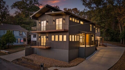 Escape to a brand-new, luxurious haven nestled among the trees, offering the perfect blend of tranquility and city convenience. This stunning, modern home is centrally located, placing you just minutes from all of Chattanooga's attractions.