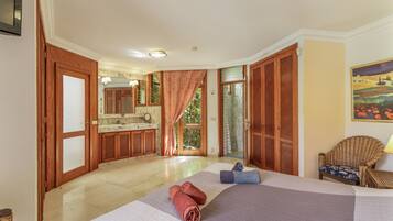 3 bedrooms, iron/ironing board, WiFi, bed sheets