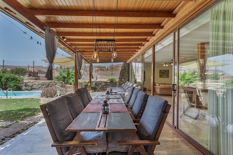 Outdoor dining. Bungalow 21 Tauro, Anfi Topaz, Tauro