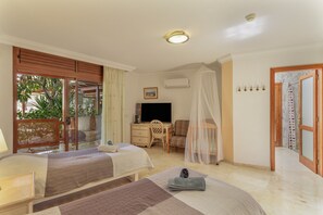 3 chambres, fer et planche à repasser, Wi-Fi, draps fournis