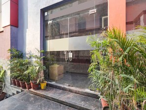 House | Meja sambut tetamu