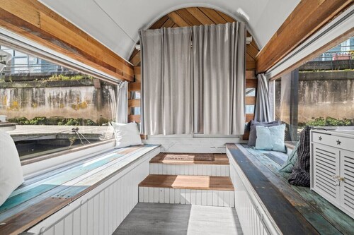 Floating Studio on the Water, Penns Landing
