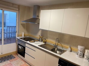 Micro-ondes, four, plaque de cuisson, lave-vaisselle