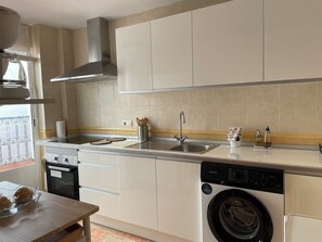 Micro-ondes, four, plaque de cuisson, lave-vaisselle