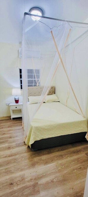 2 habitaciones, tabla de planchar con plancha, wifi y ropa de cama