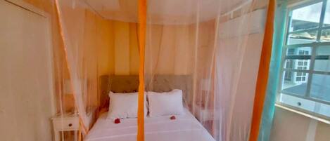 1 chambre, fer et planche à repasser, Wi-Fi, draps fournis