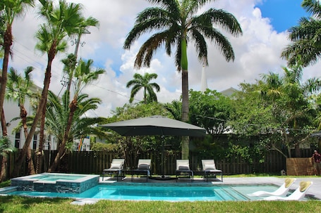 Outdoor pool, pool umbrellas, sun loungers