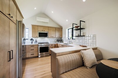 Farmhouse Retreat Near Letchworth, Conesus Lake & Finger Lakes Wineries