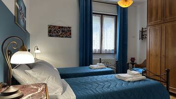 3 bedrooms, travel cot, free WiFi, bed sheets