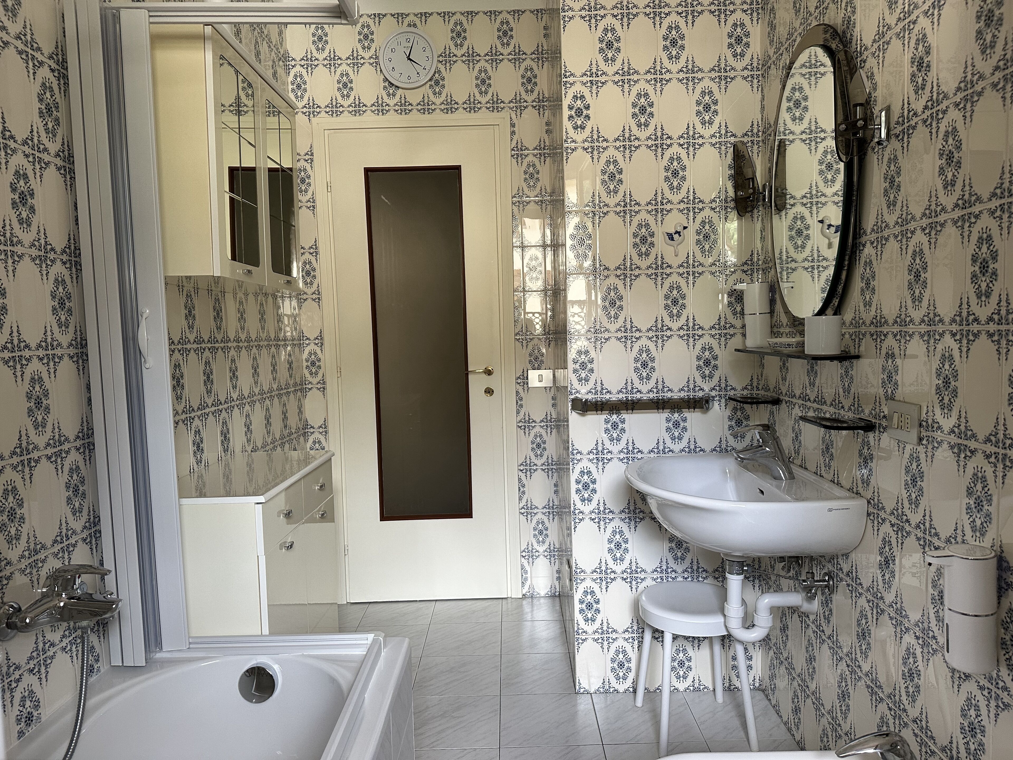 Dusche, Haartrockner, Bidet, Handtücher