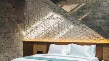 1 bedroom, bed sheets