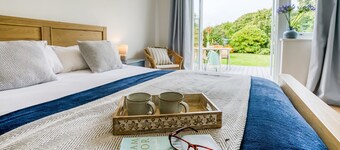 Mor Annedd Cymyran - sleeps 4 guests  in 2 bedrooms