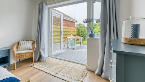 Mor Annedd Cymyran - sleeps 4 guests  in 2 bedrooms