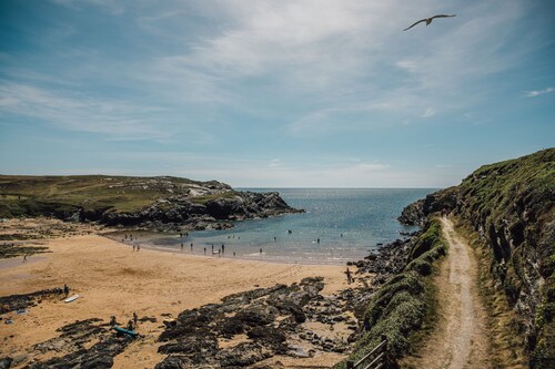 Traeth Atsain - sleeps 6 guests  in 3 bedrooms
