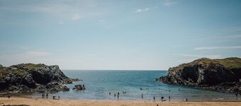 Traeth Atsain - sleeps 6 guests in 3 bedrooms