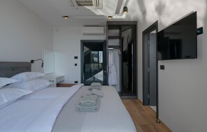 4 bedrooms, iron/ironing board, travel crib, free WiFi