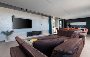 TV, table football, ping pong - Stunning home in Pula with sauna (Pula)